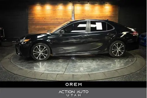2020 Toyota Camry SE FWD photo