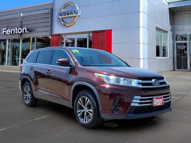 2019 Toyota Highlander LE FWD photo