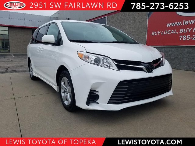 2019 Toyota Sienna LE FWD photo