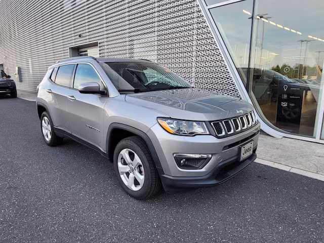 2020 Jeep Compass Latitude 4WD photo