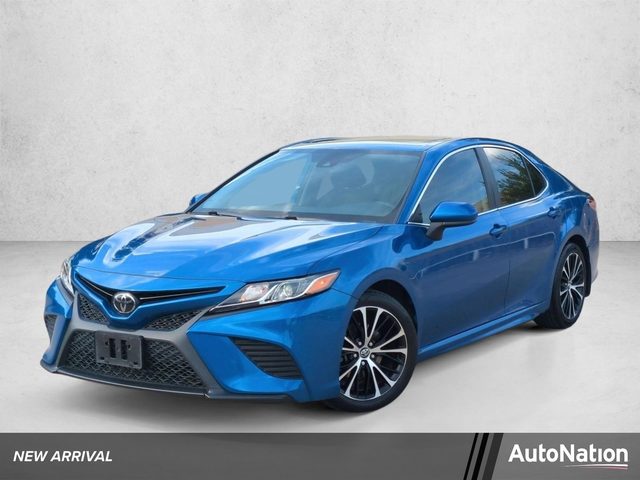 2020 Toyota Camry SE FWD photo
