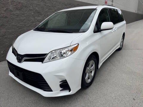 2019 Toyota Sienna LE FWD photo