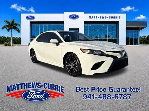 2020 Toyota Camry SE FWD photo