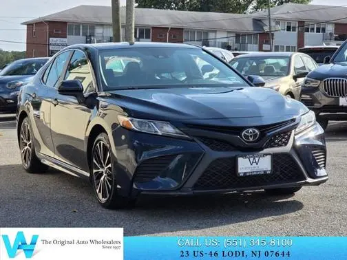 2020 Toyota Camry SE FWD photo