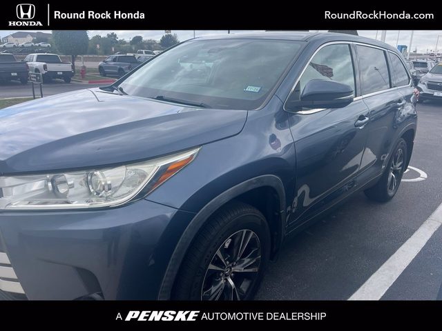2019 Toyota Highlander LE FWD photo