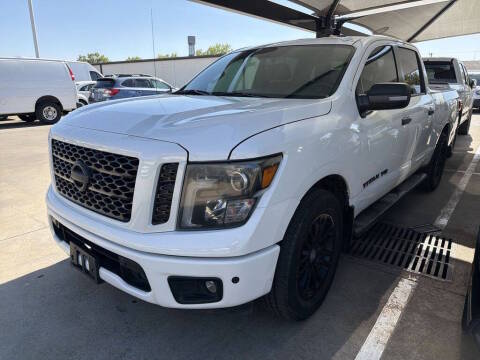 2019 Nissan Titan SL RWD photo