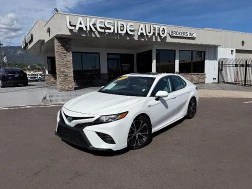 2020 Toyota Camry Hybrid SE FWD photo