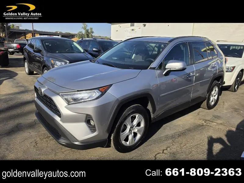 2020 Toyota RAV4 XLE FWD photo