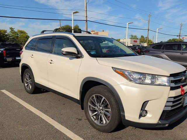 2019 Toyota Highlander XLE AWD photo