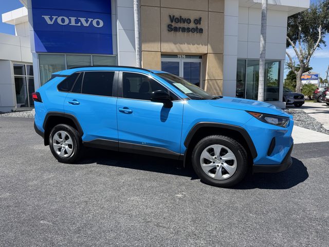 2020 Toyota RAV4 LE FWD photo