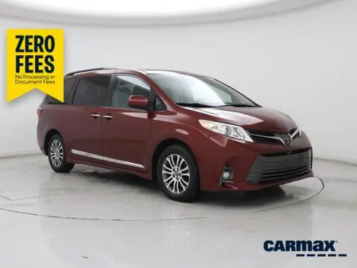 2020 Toyota Sienna XLE FWD photo