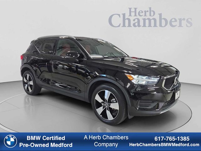 2020 Volvo XC40 Momentum AWD photo