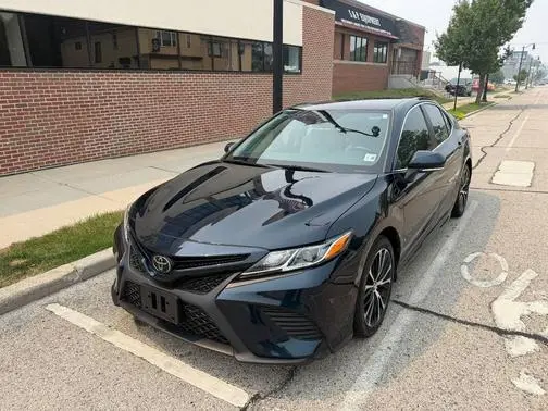 2020 Toyota Camry SE FWD photo
