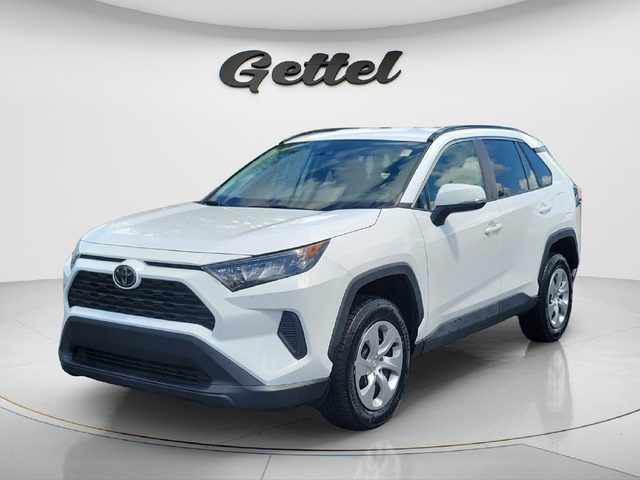 2020 Toyota RAV4 LE FWD photo