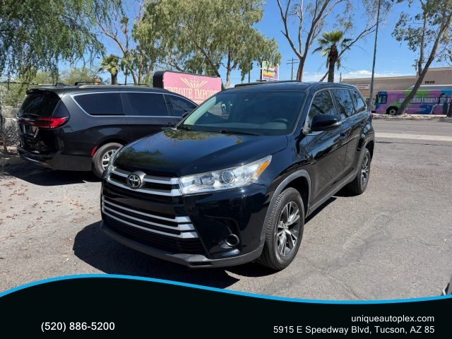 2019 Toyota Highlander LE FWD photo
