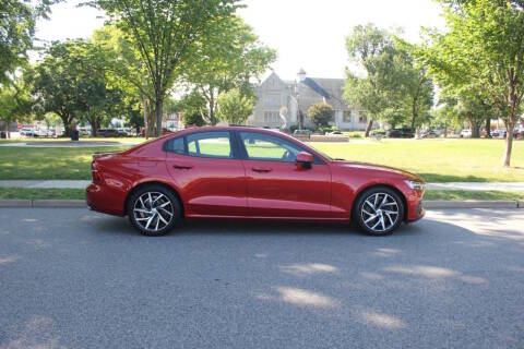 2019 Volvo S60 Momentum AWD photo