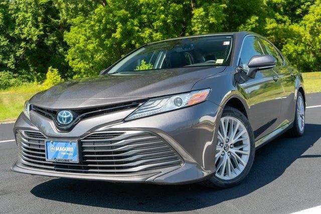 2020 Toyota Camry Hybrid XLE FWD photo