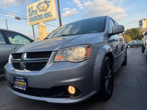 2017 Dodge Grand Caravan SXT FWD photo