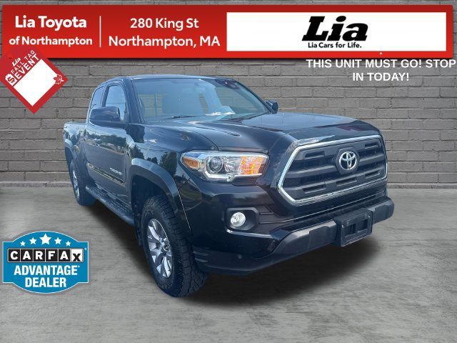 2017 Toyota Tacoma SR5 4WD photo