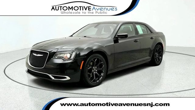 2020 Chrysler 300 Touring RWD photo