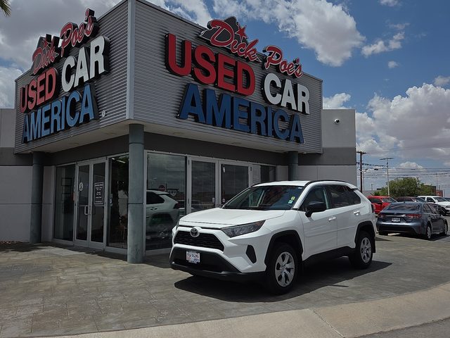 2020 Toyota RAV4 LE FWD photo