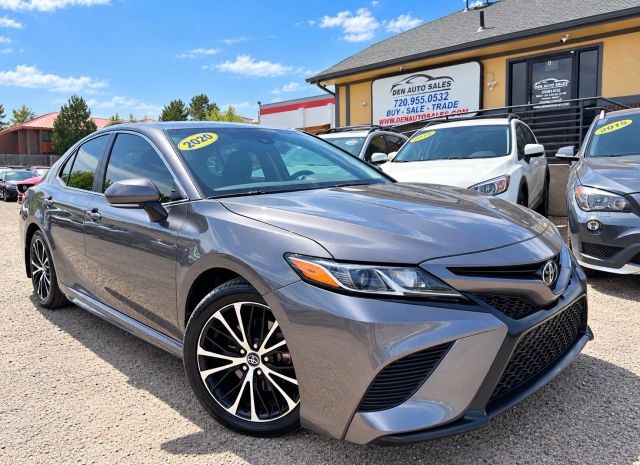 2020 Toyota Camry SE FWD photo