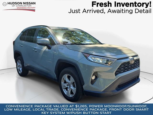 2020 Toyota RAV4 XLE FWD photo