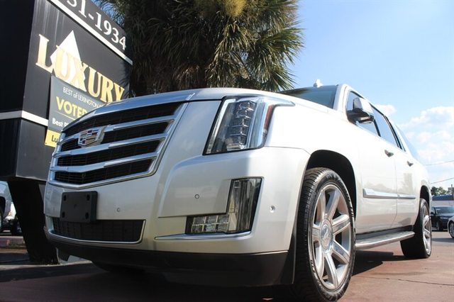 2019 Cadillac Escalade ESV Luxury RWD photo