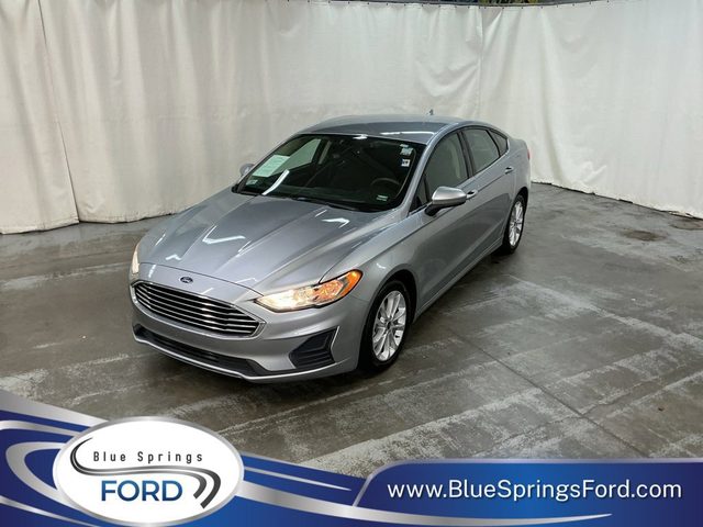 2020 Ford Fusion SE FWD photo