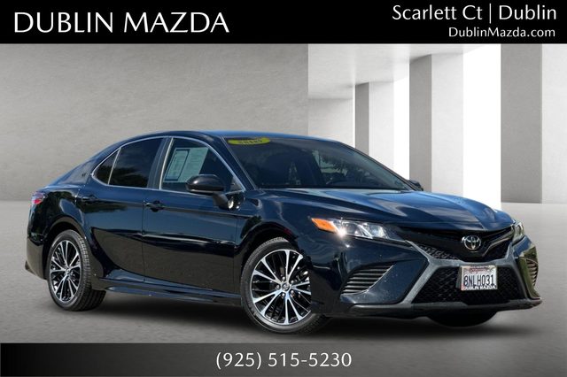 2020 Toyota Camry SE FWD photo