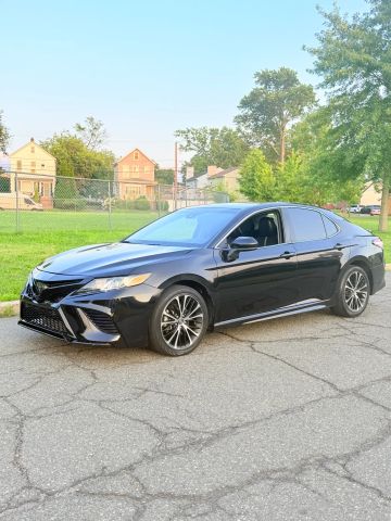 2020 Toyota Camry SE FWD photo