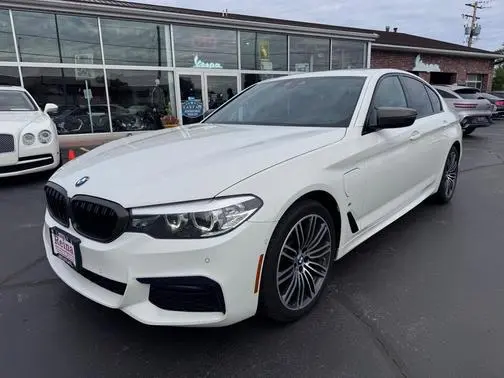 2020 BMW 5 Series 530e iPerformance RWD photo