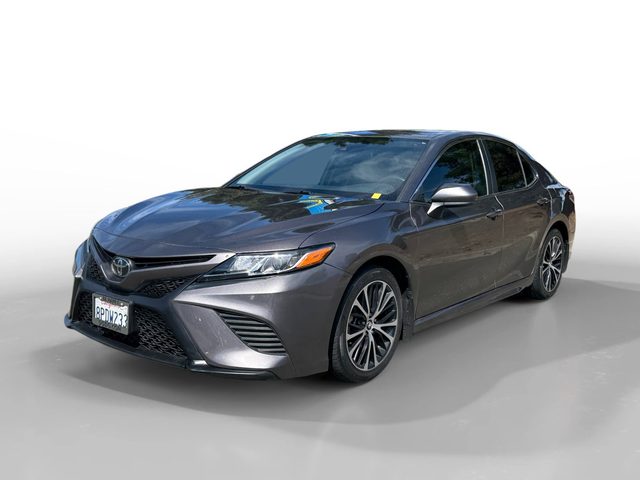 2020 Toyota Camry SE FWD photo