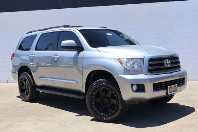 2017 Toyota Sequoia SR5 RWD photo