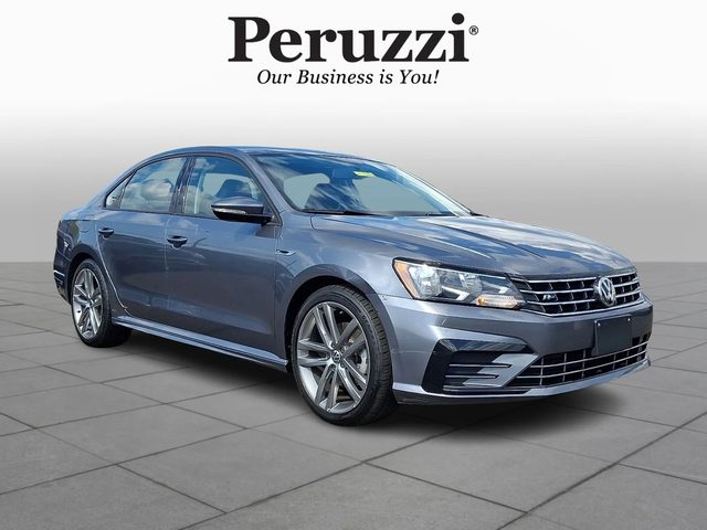 2018 Volkswagen Passat R-Line FWD photo