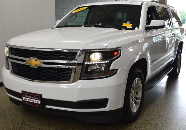 2019 Chevrolet Suburban LT 4WD photo