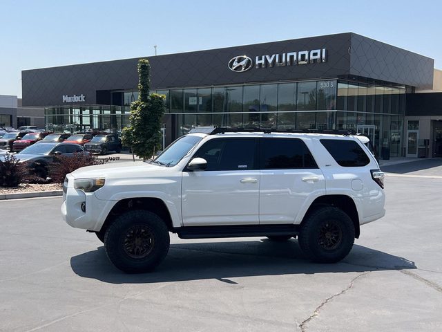 2019 Toyota 4Runner SR5 4WD photo