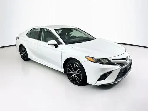 2019 Toyota Camry SE FWD photo