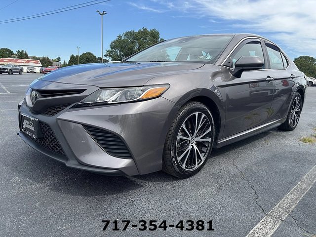 2020 Toyota Camry SE FWD photo