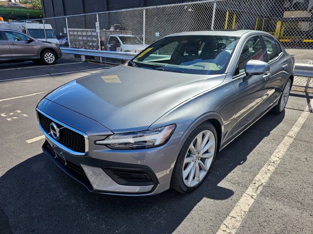 2020 Volvo S60 Momentum AWD photo
