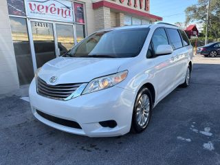 2016 Toyota Sienna XLE FWD photo