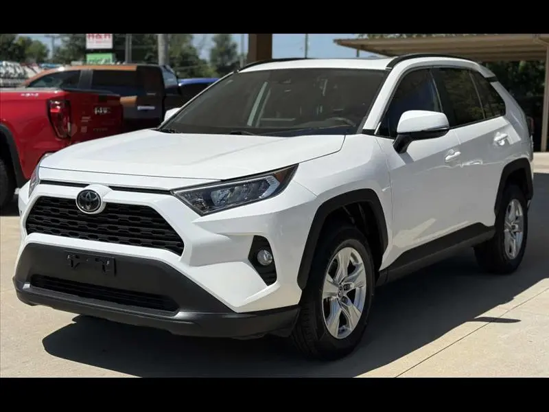 2019 Toyota RAV4 XLE FWD photo