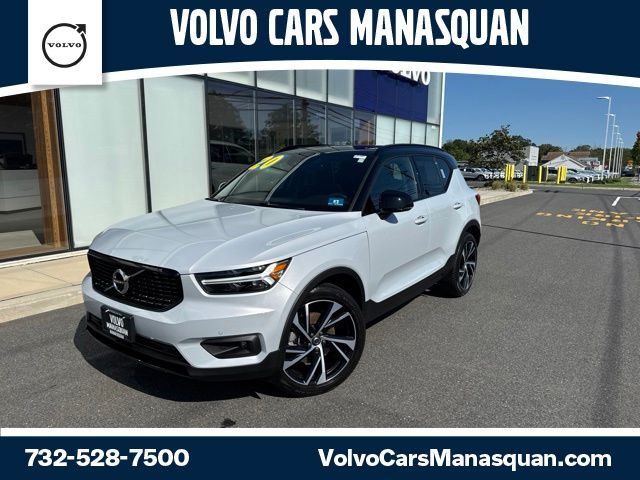 2020 Volvo XC40 R-Design AWD photo