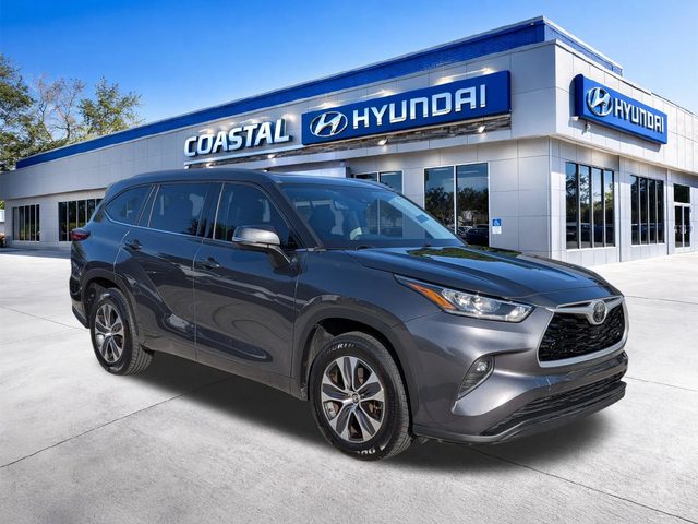 2020 Toyota Highlander XLE FWD photo