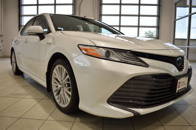 2020 Toyota Camry Hybrid XLE FWD photo