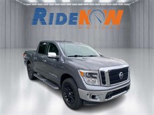2019 Nissan Titan SL 4WD photo