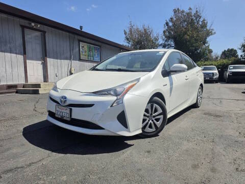 2016 Toyota Prius Three FWD photo