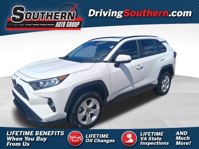 2020 Toyota RAV4 XLE FWD photo