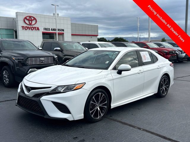 2020 Toyota Camry SE FWD photo