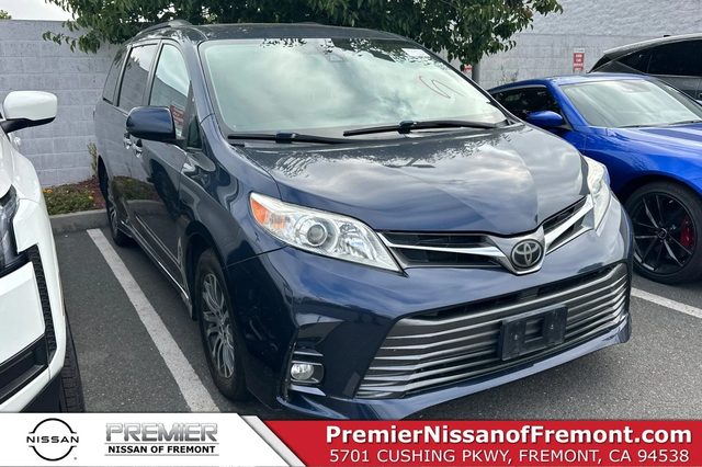 2020 Toyota Sienna XLE FWD photo